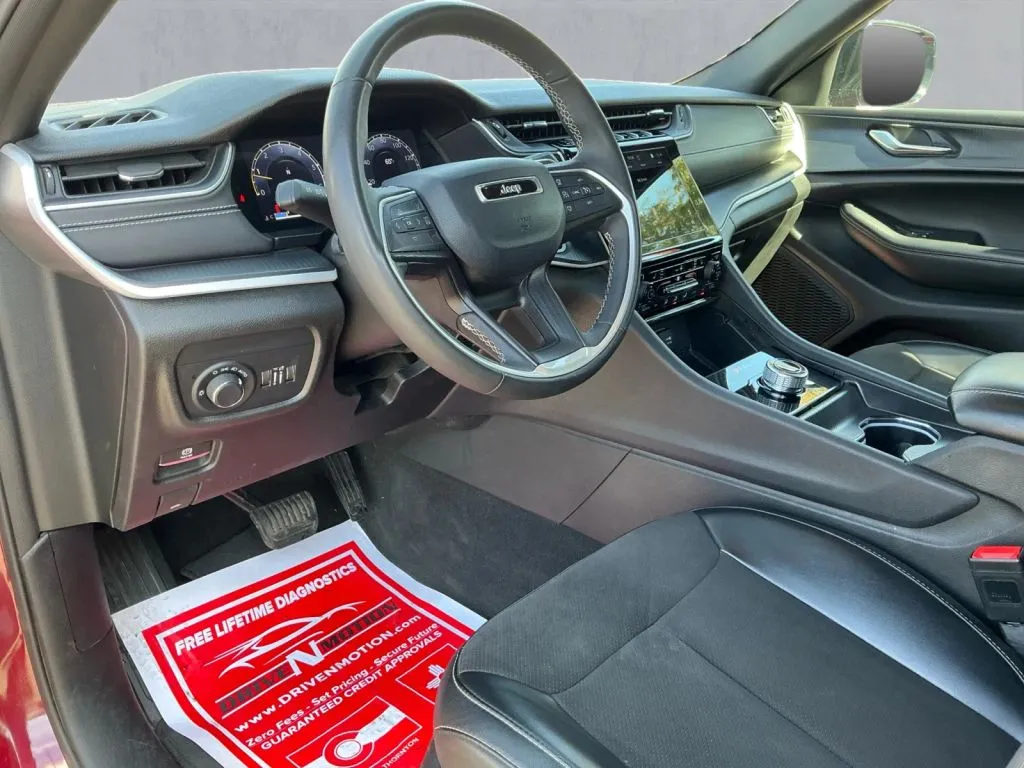Jeep Grand Cherokee photo 13