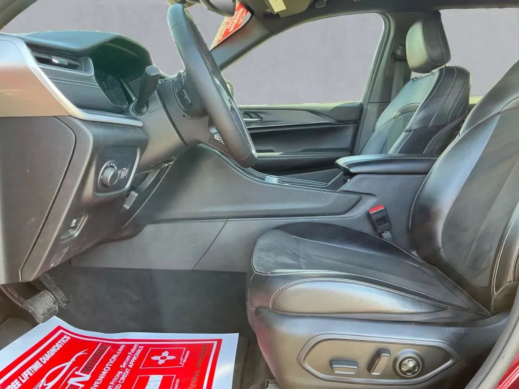 Jeep Grand Cherokee photo 12