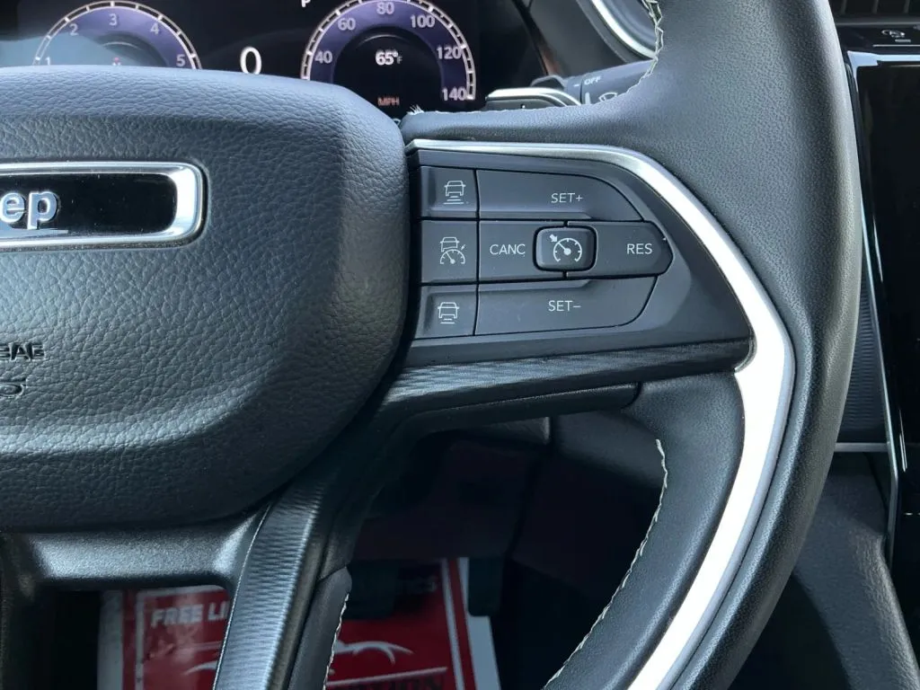 Jeep Grand Cherokee photo 28