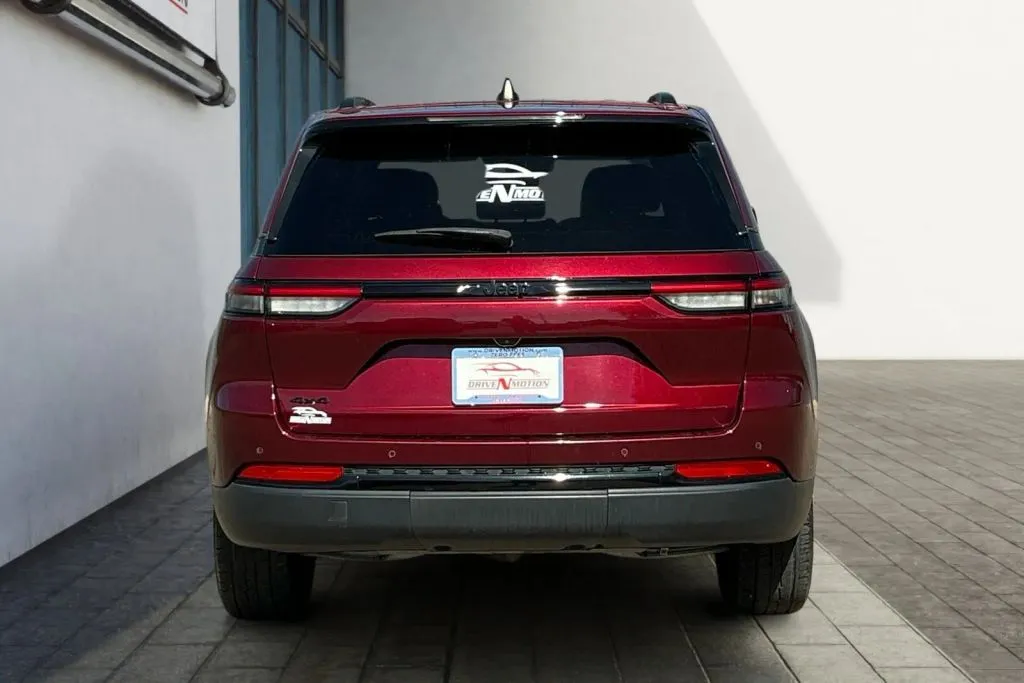 More photos of 2024 Jeep Grand Cherokee Altitude Sport Utility 4D at Drive N-Motion Greeley, CO