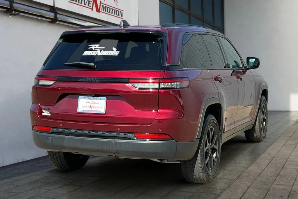 More photos of 2024 Jeep Grand Cherokee Altitude Sport Utility 4D at Drive N-Motion Greeley, CO