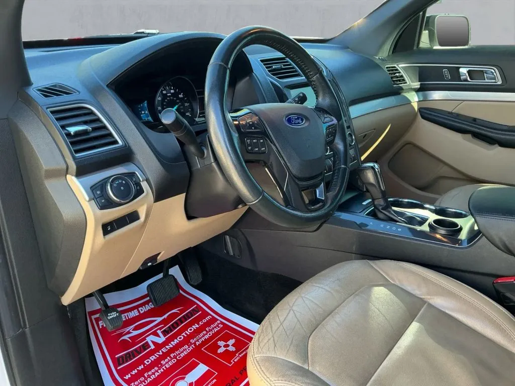 Ford Explorer photo 13