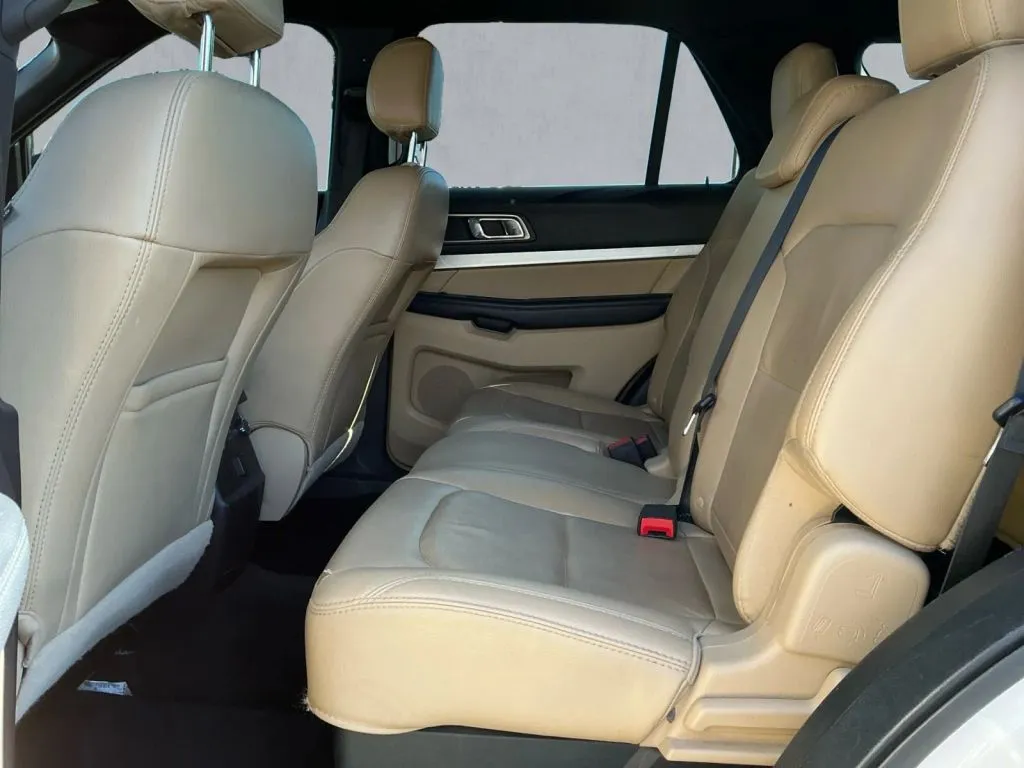Ford Explorer photo 14