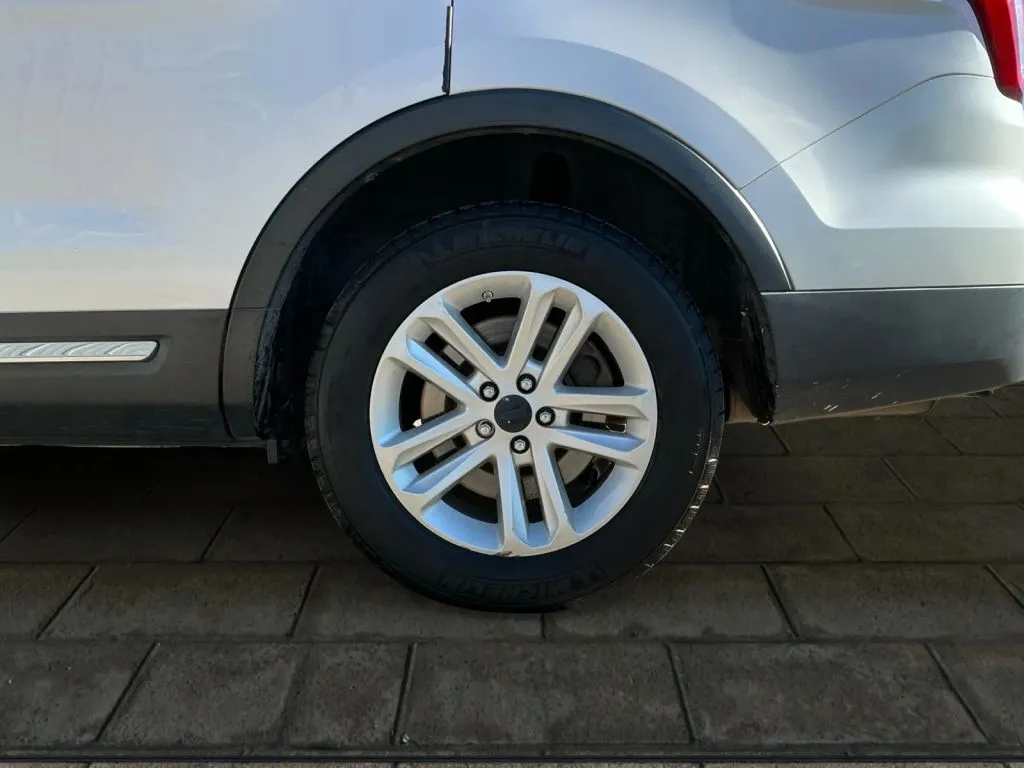 Ford Explorer photo 18