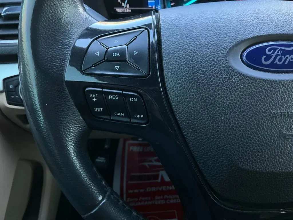 Ford Explorer photo 27