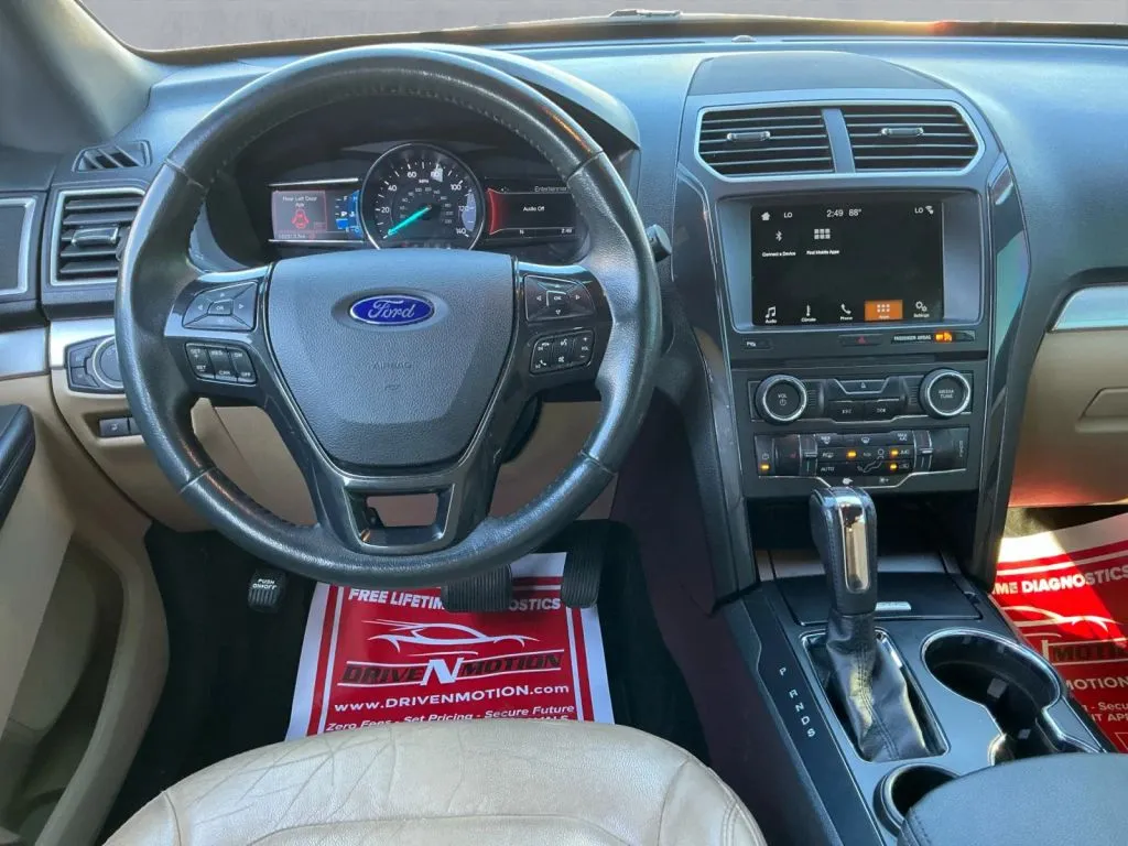 Ford Explorer photo 16