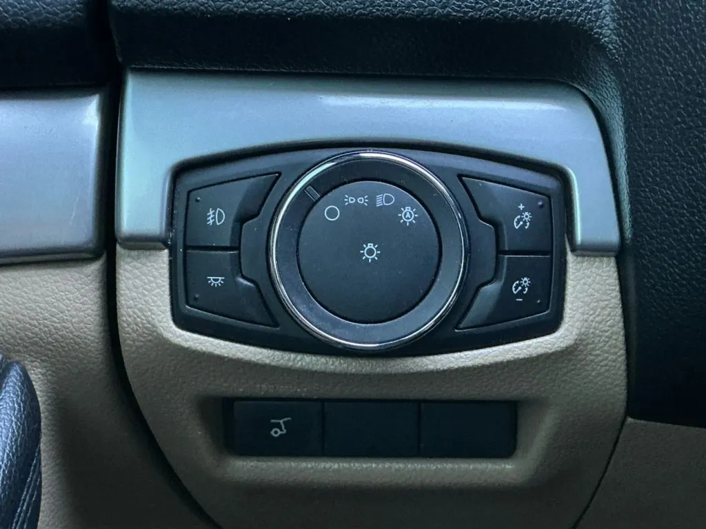 Ford Explorer photo 35