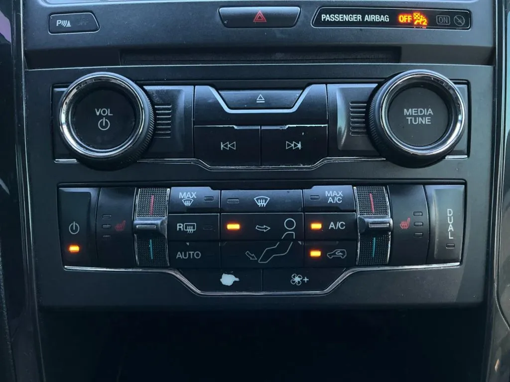 Ford Explorer photo 32