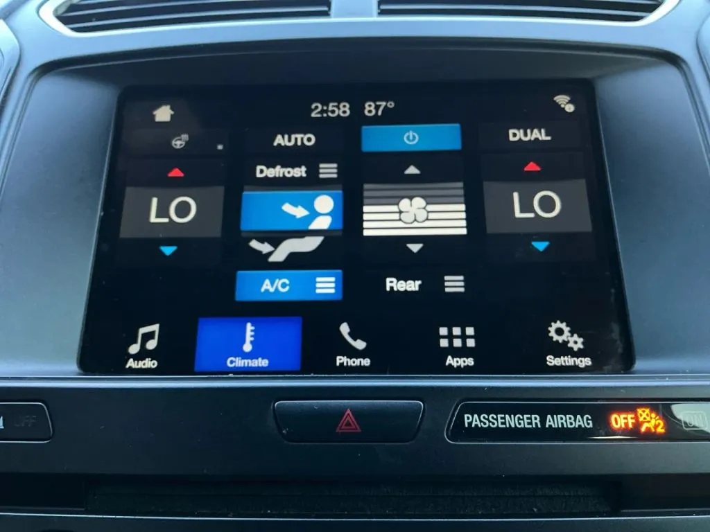 Ford Explorer photo 31