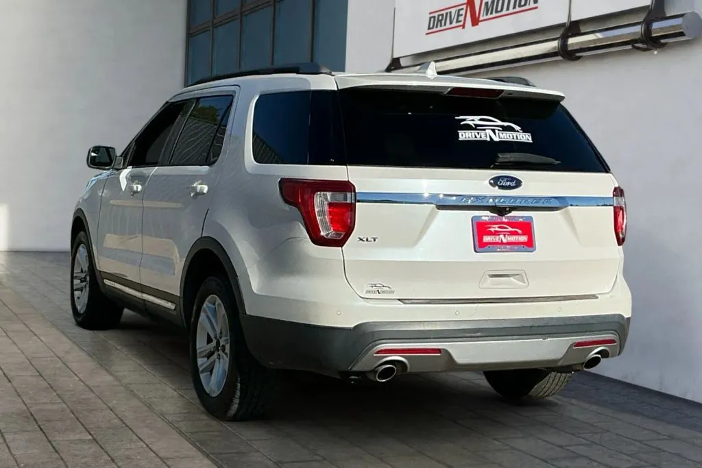 Ford Explorer photo 6
