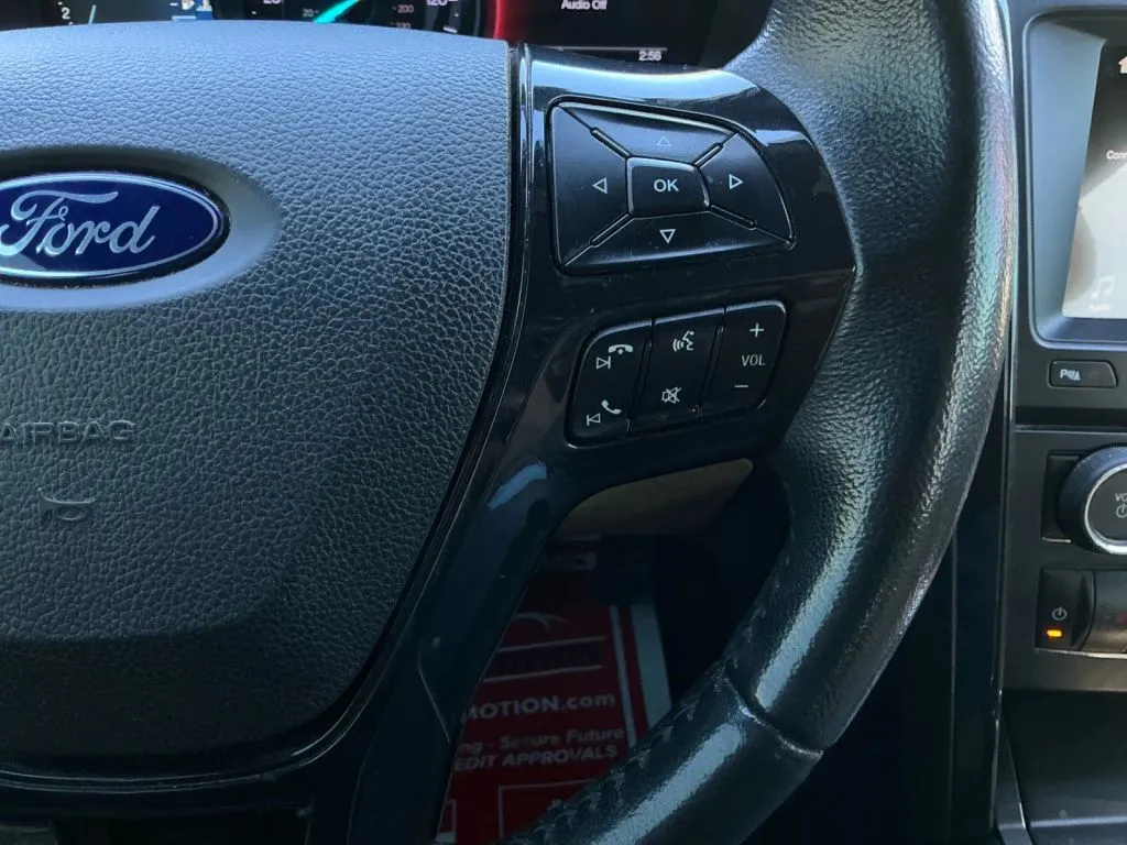 Ford Explorer photo 28