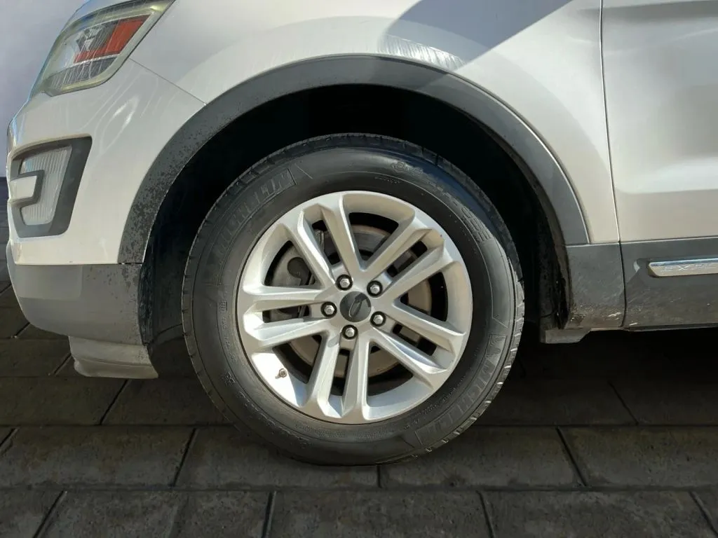 Ford Explorer photo 25