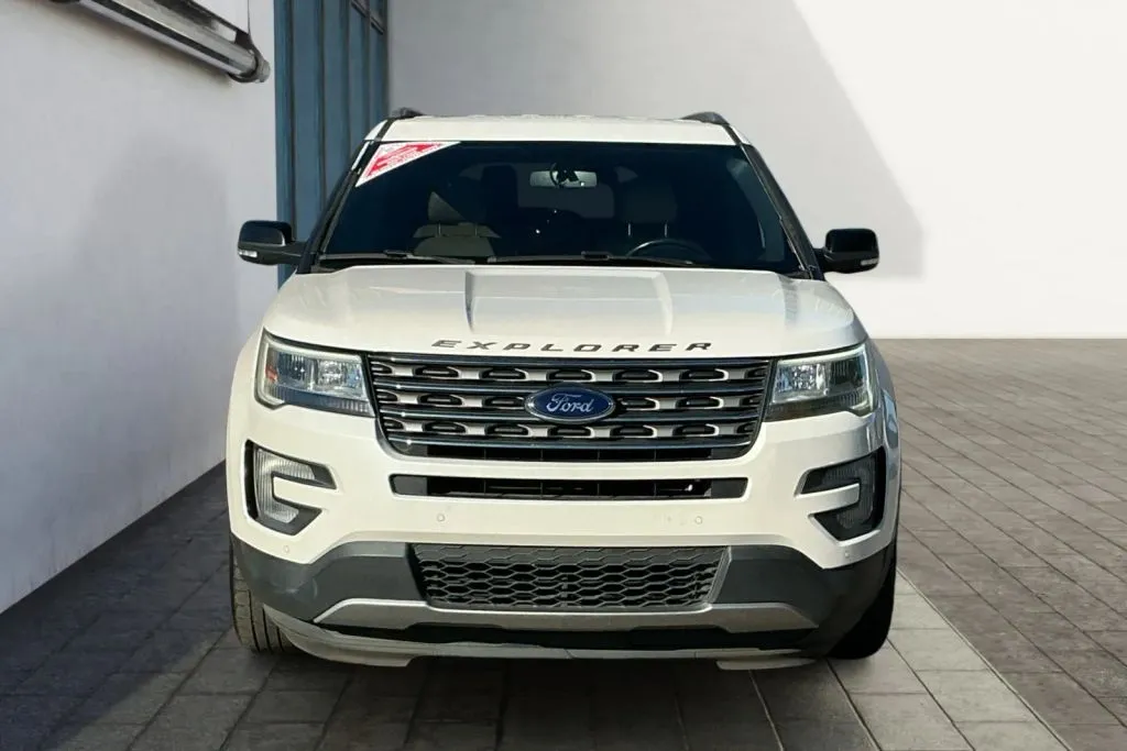 Ford Explorer photo 8