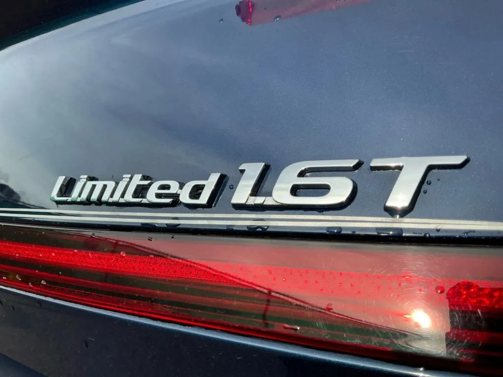 Hyundai Sonata photo 18