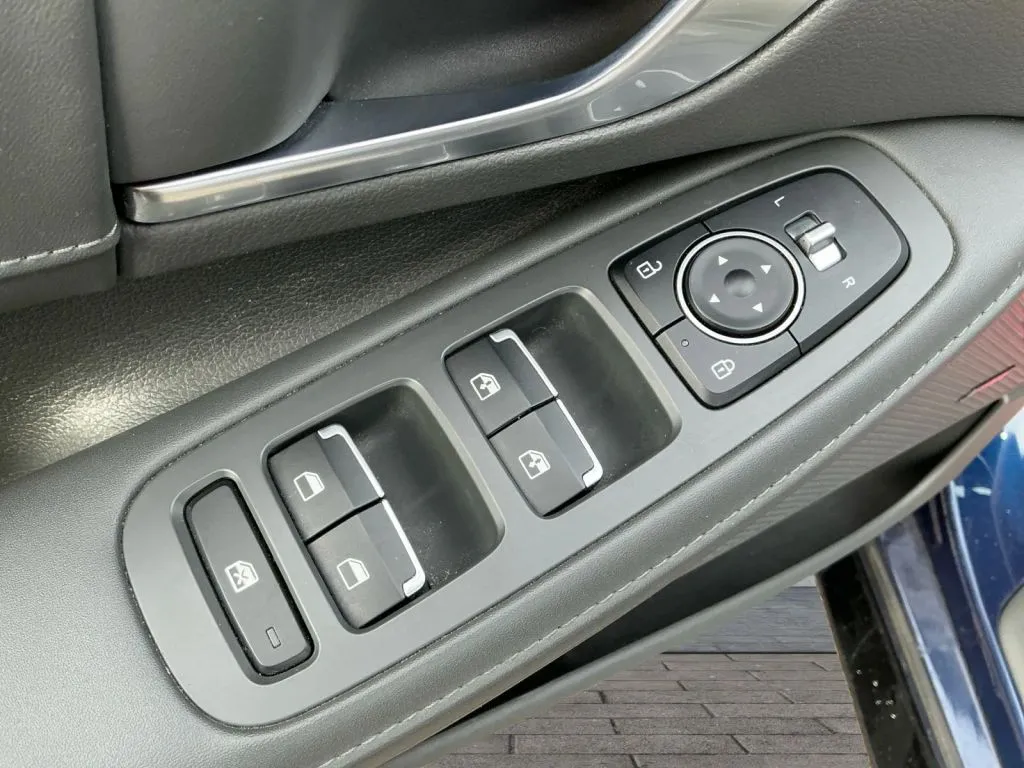 Hyundai Sonata photo 11