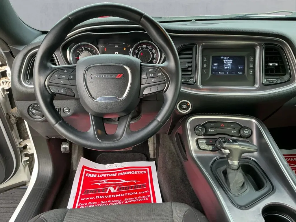 Dodge Challenger photo 15