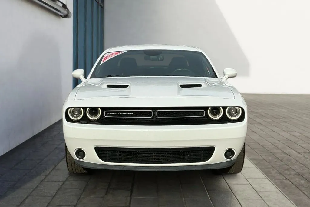 Dodge Challenger photo 8