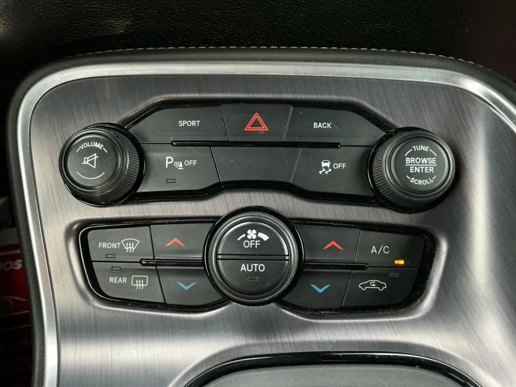 Dodge Challenger photo 30
