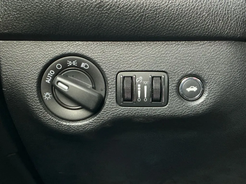 Dodge Challenger photo 33