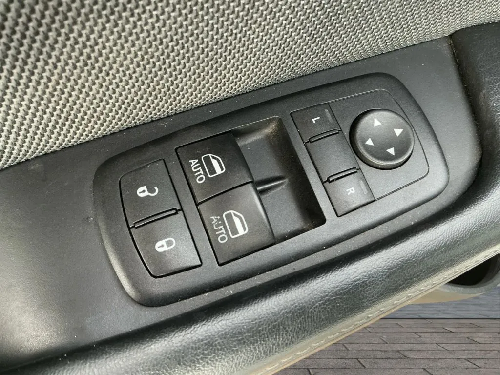Dodge Challenger photo 11