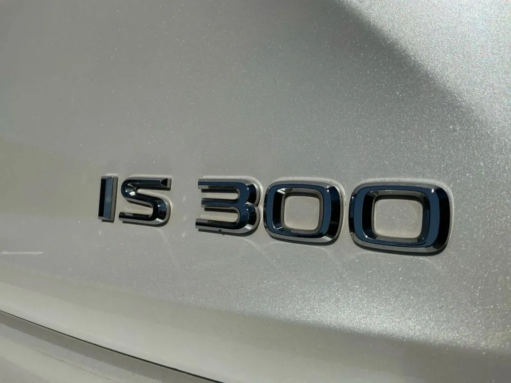 Lexus IS photo 18