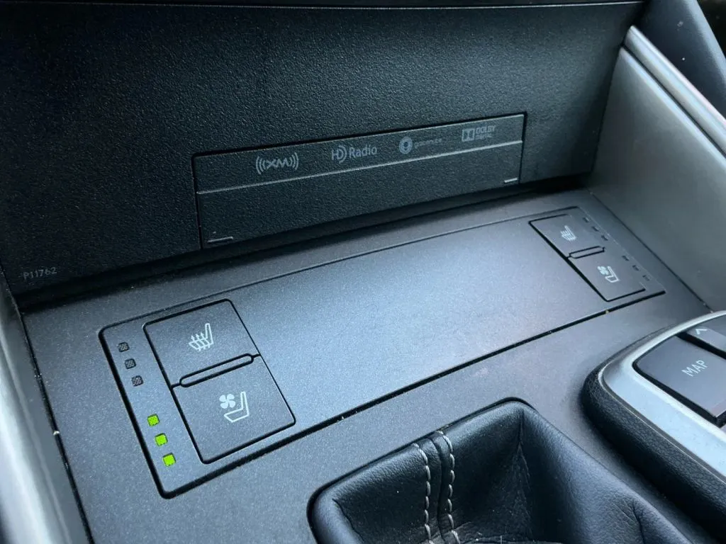 Lexus IS photo 32