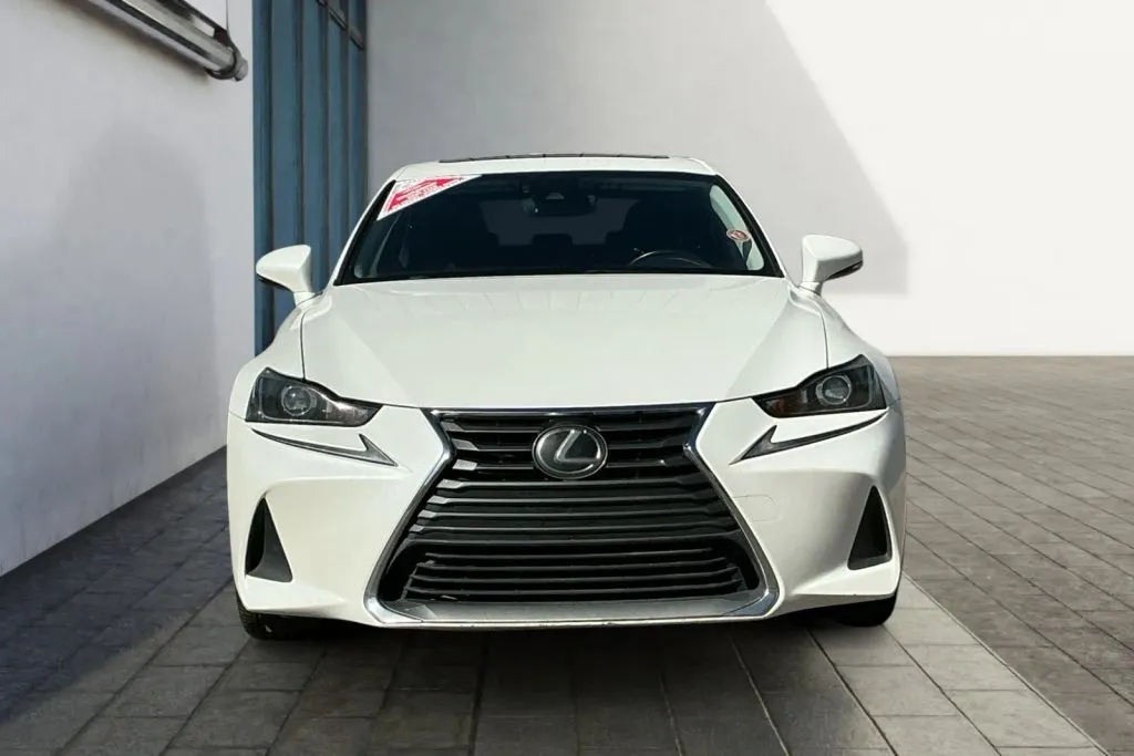 Lexus IS photo 8