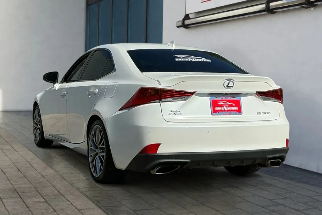 Lexus IS photo 6