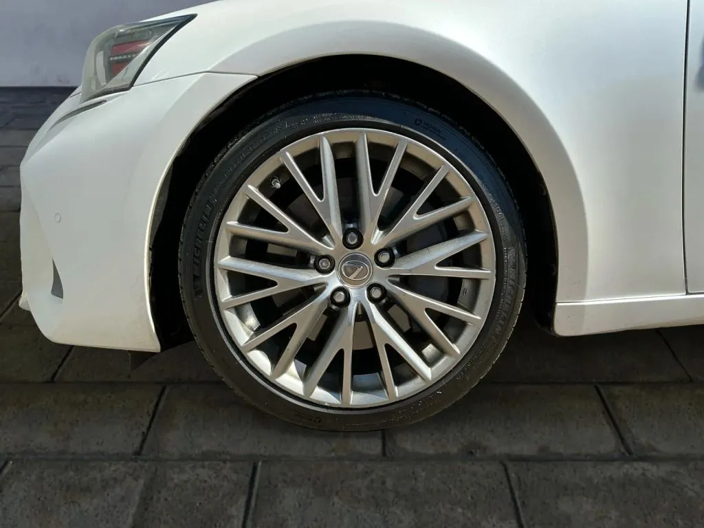 Lexus IS photo 24