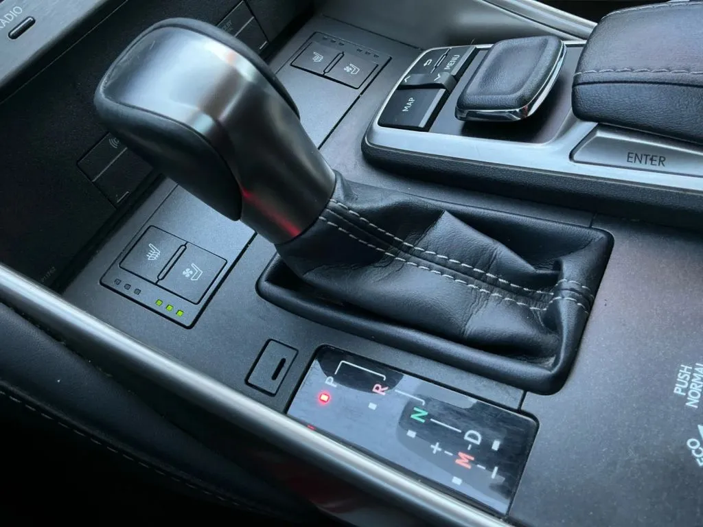 Lexus IS photo 34