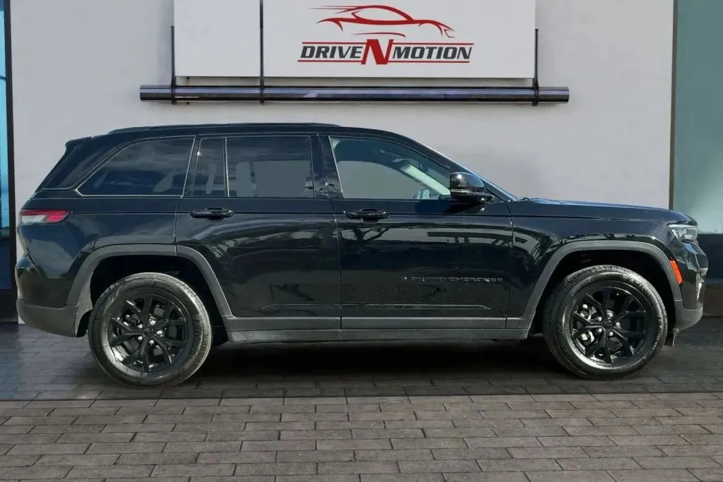 Another view of 2024 Jeep Grand Cherokee Altitude Sport Utility 4D for sale in Greeley, CO at Drive N-Motion Greeley