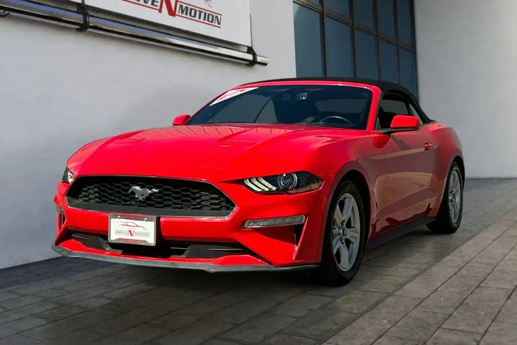 Ford Mustang photo 7