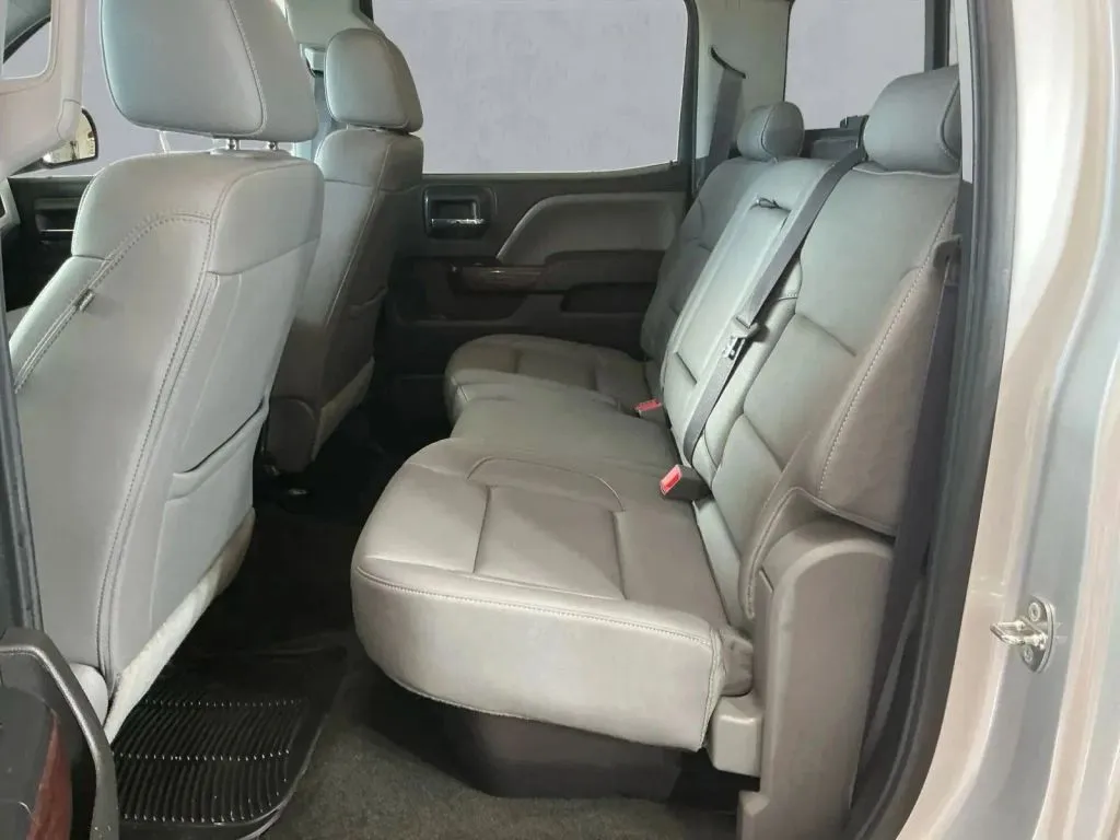 GMC Sierra photo 11