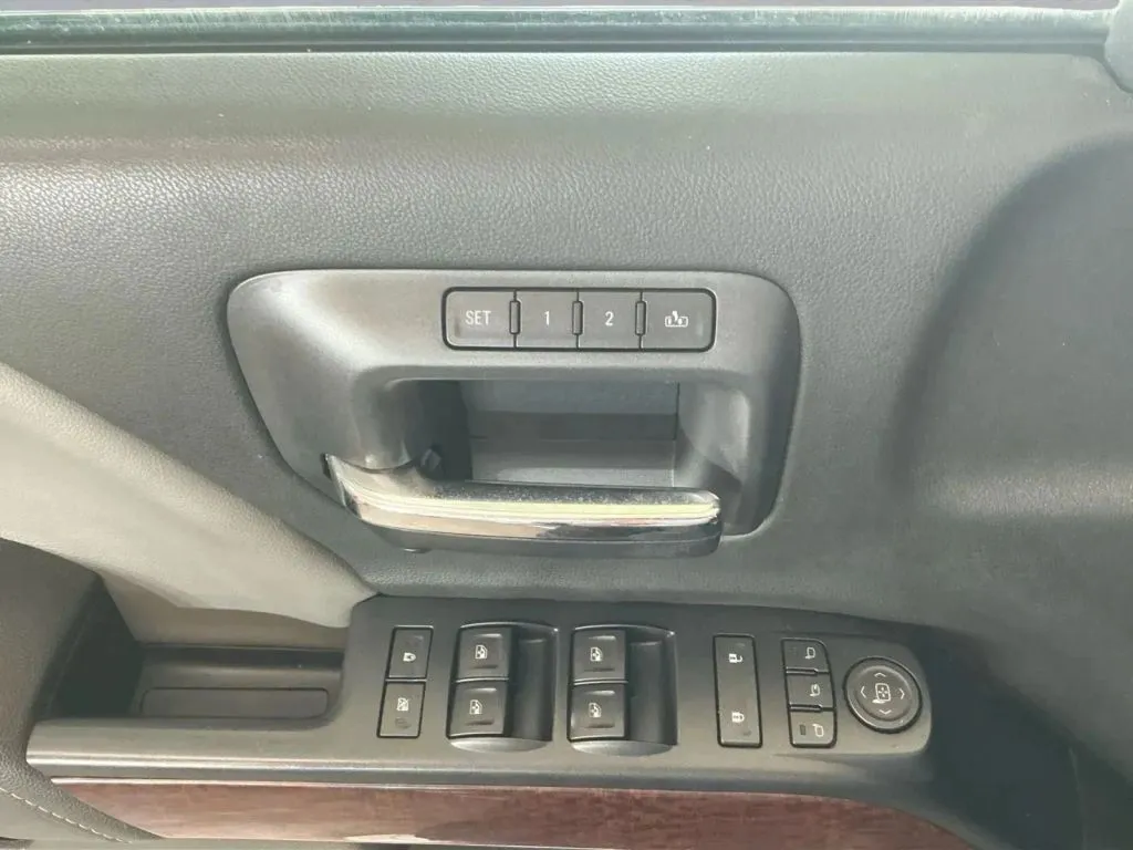 GMC Sierra photo 10