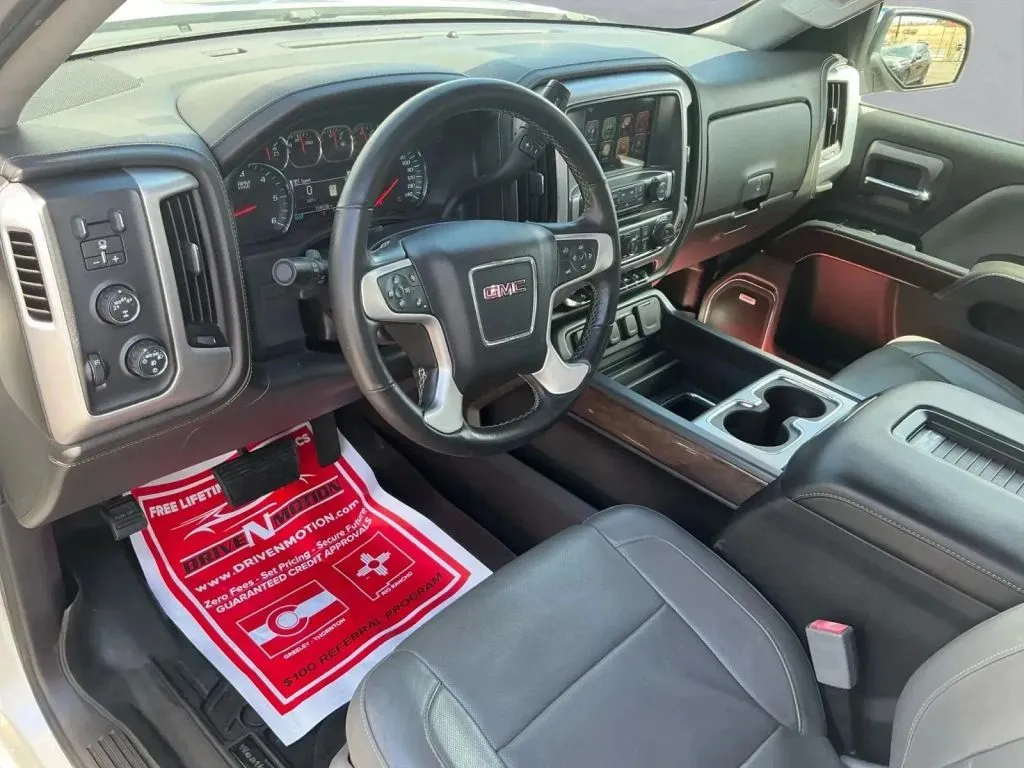 GMC Sierra photo 12