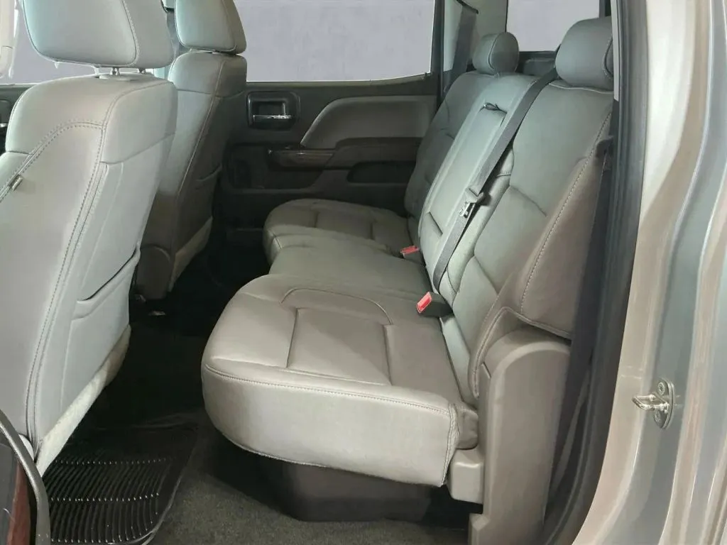 GMC Sierra photo 13