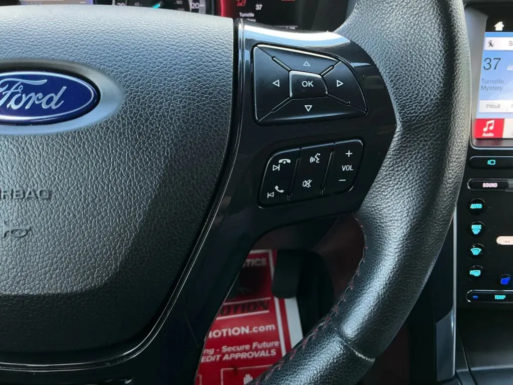 Ford Explorer photo 29
