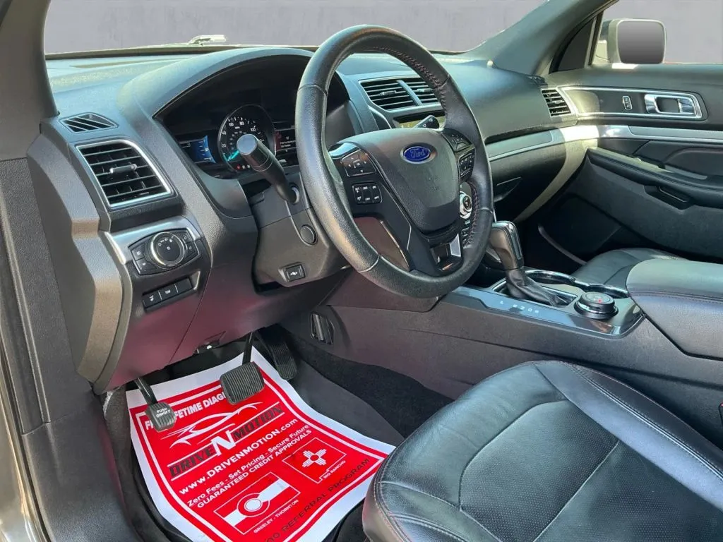Ford Explorer photo 13