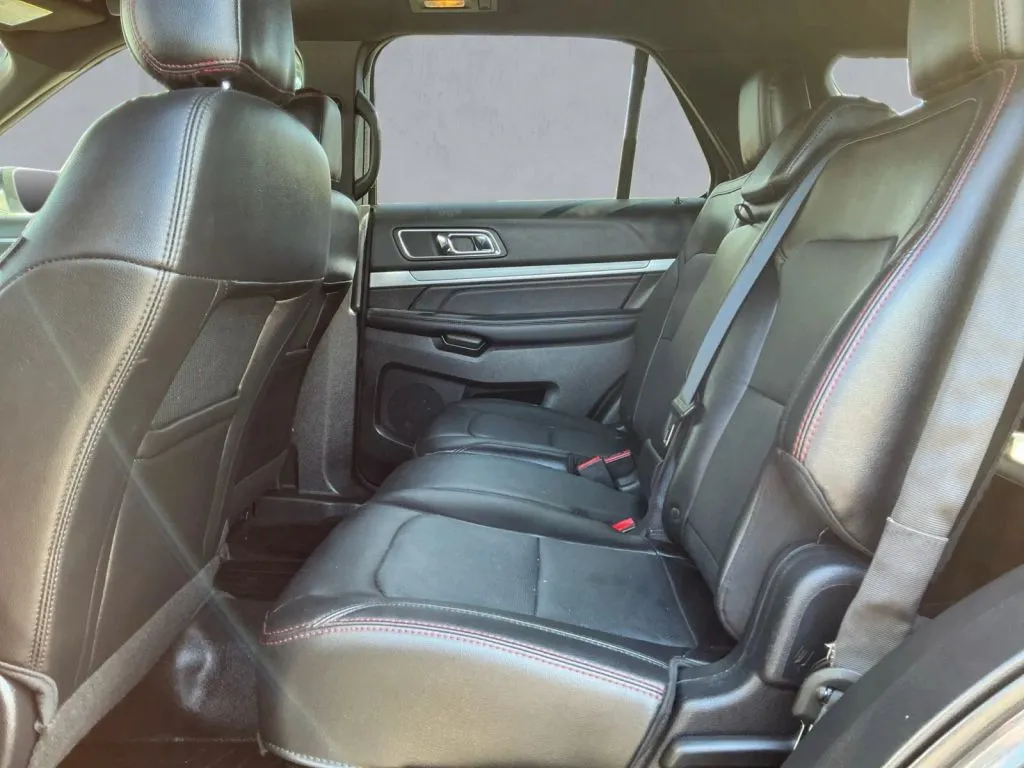 Ford Explorer photo 14