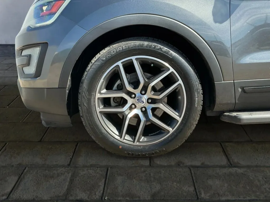 Ford Explorer photo 25