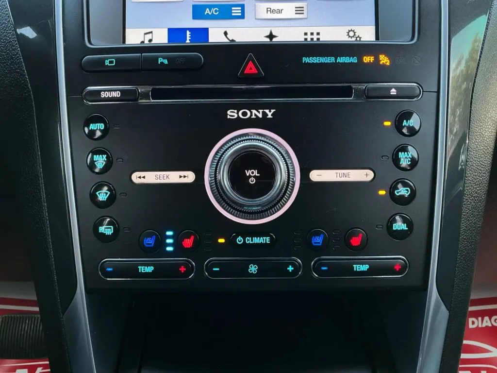 Ford Explorer photo 34