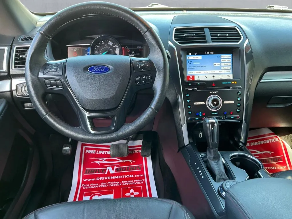 Ford Explorer photo 16