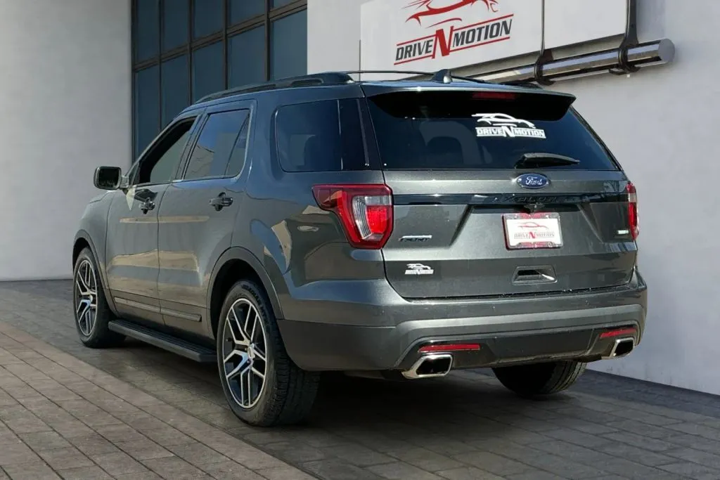 Ford Explorer photo 6