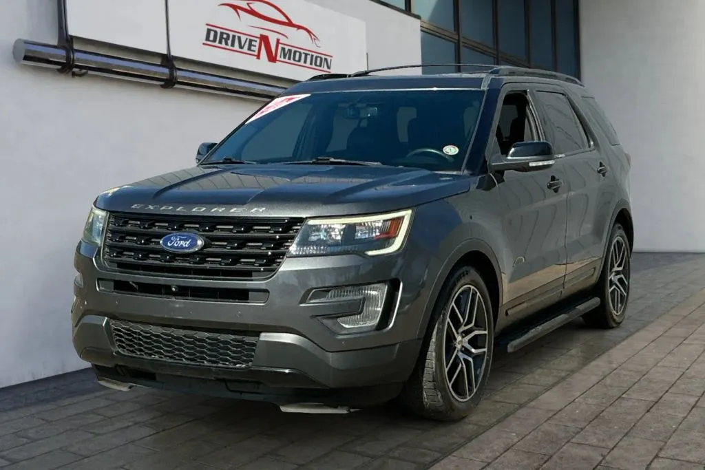 Ford Explorer photo 7