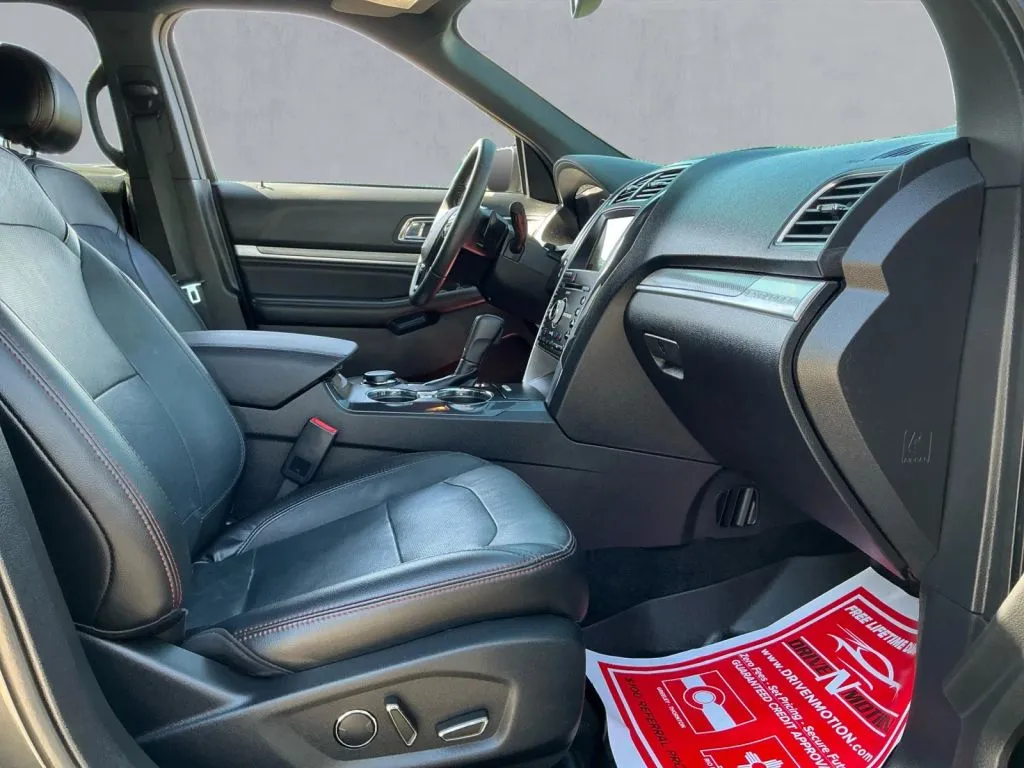 Ford Explorer photo 22