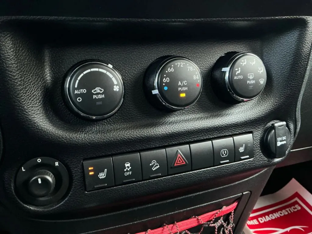 Jeep Wrangler photo 32