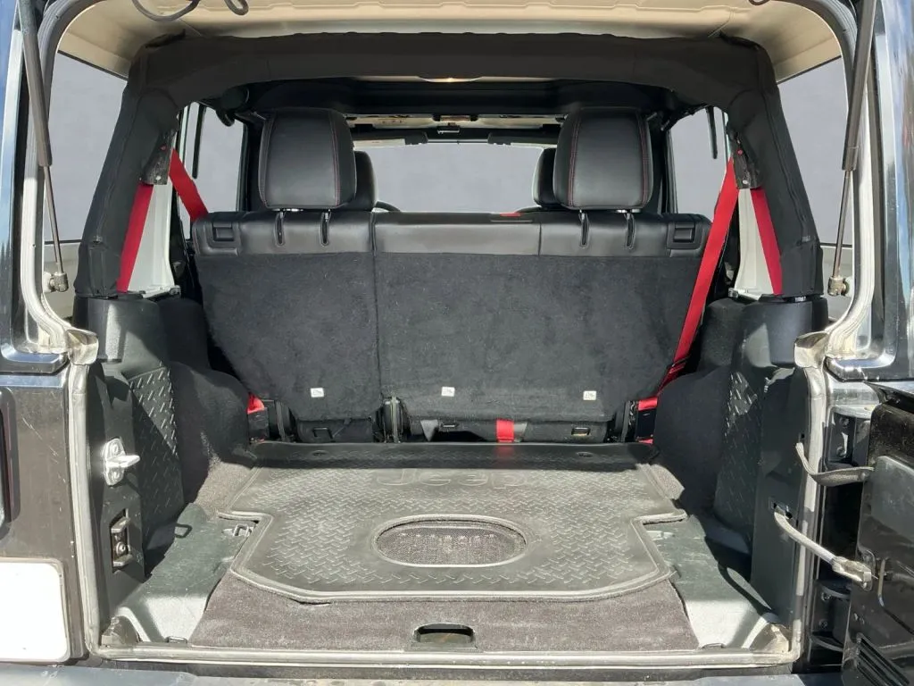 Jeep Wrangler photo 19