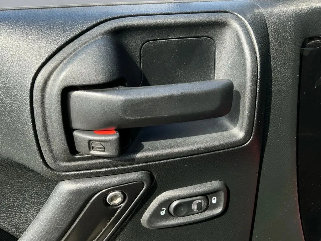 Jeep Wrangler photo 11