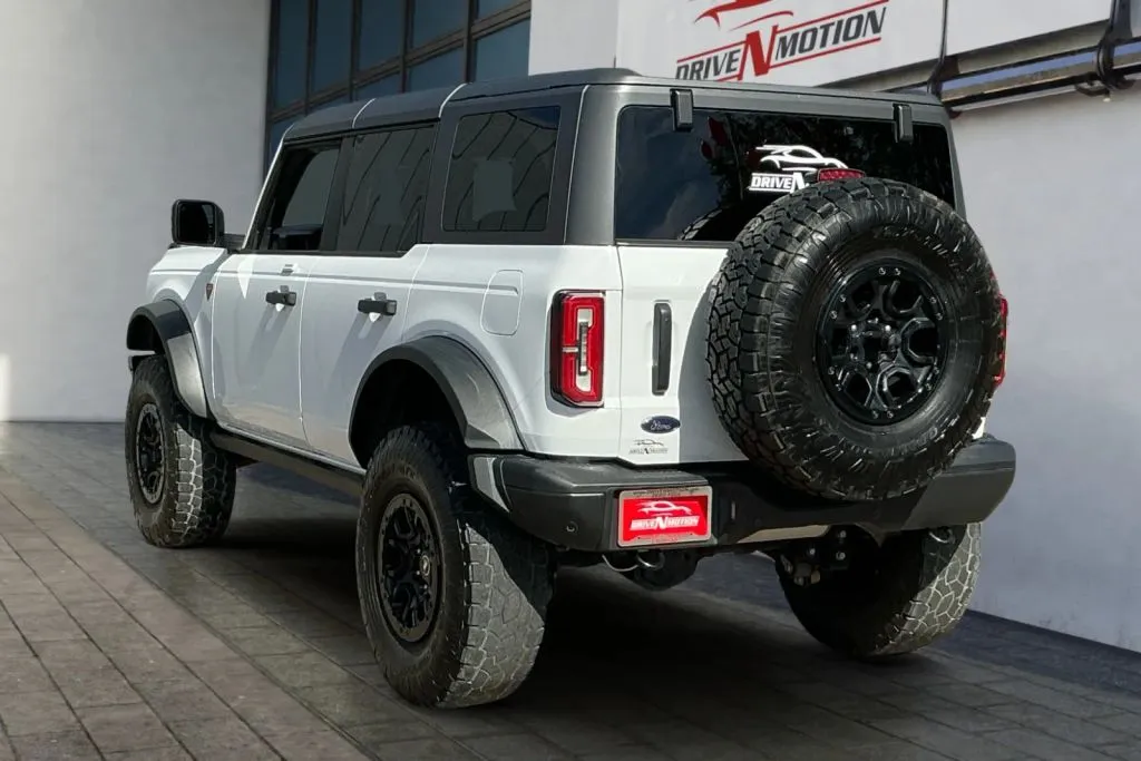 Ford Bronco photo 6