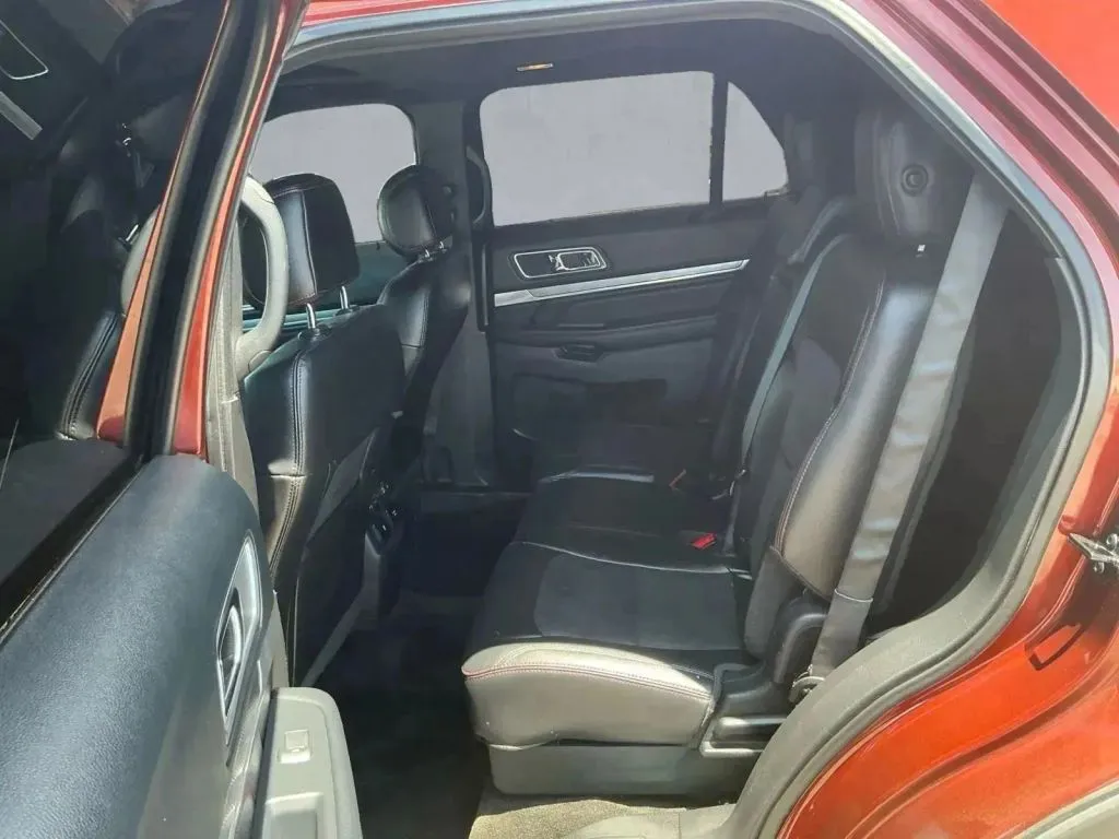 Ford Explorer photo 13